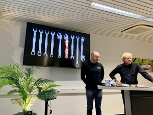 Wera visiting OEG: Tools that spark enthusiasm! 